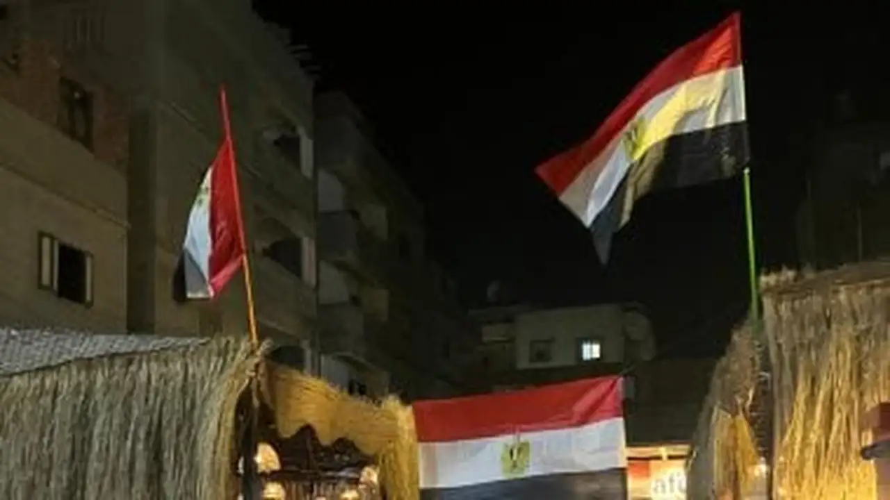 أهالي غزة يحتفلون بفوز منتخب مصر على نيوزيلندا وسط الدمار